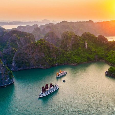 Halong Arcadia Cruise Hotel ฮาลอง ภายนอก รูปภาพ