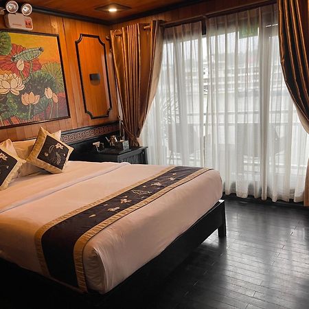 Halong Arcadia Cruise Hotel ฮาลอง ภายนอก รูปภาพ