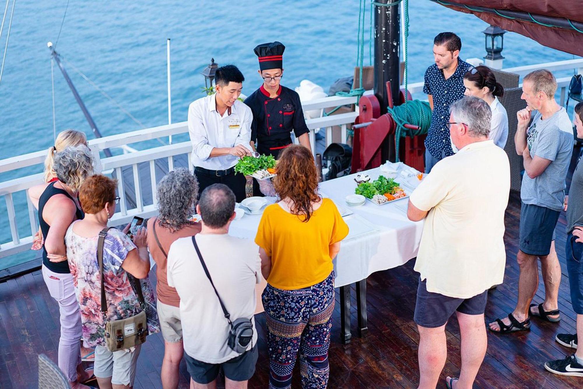Halong Arcadia Cruise Hotel ฮาลอง ภายนอก รูปภาพ