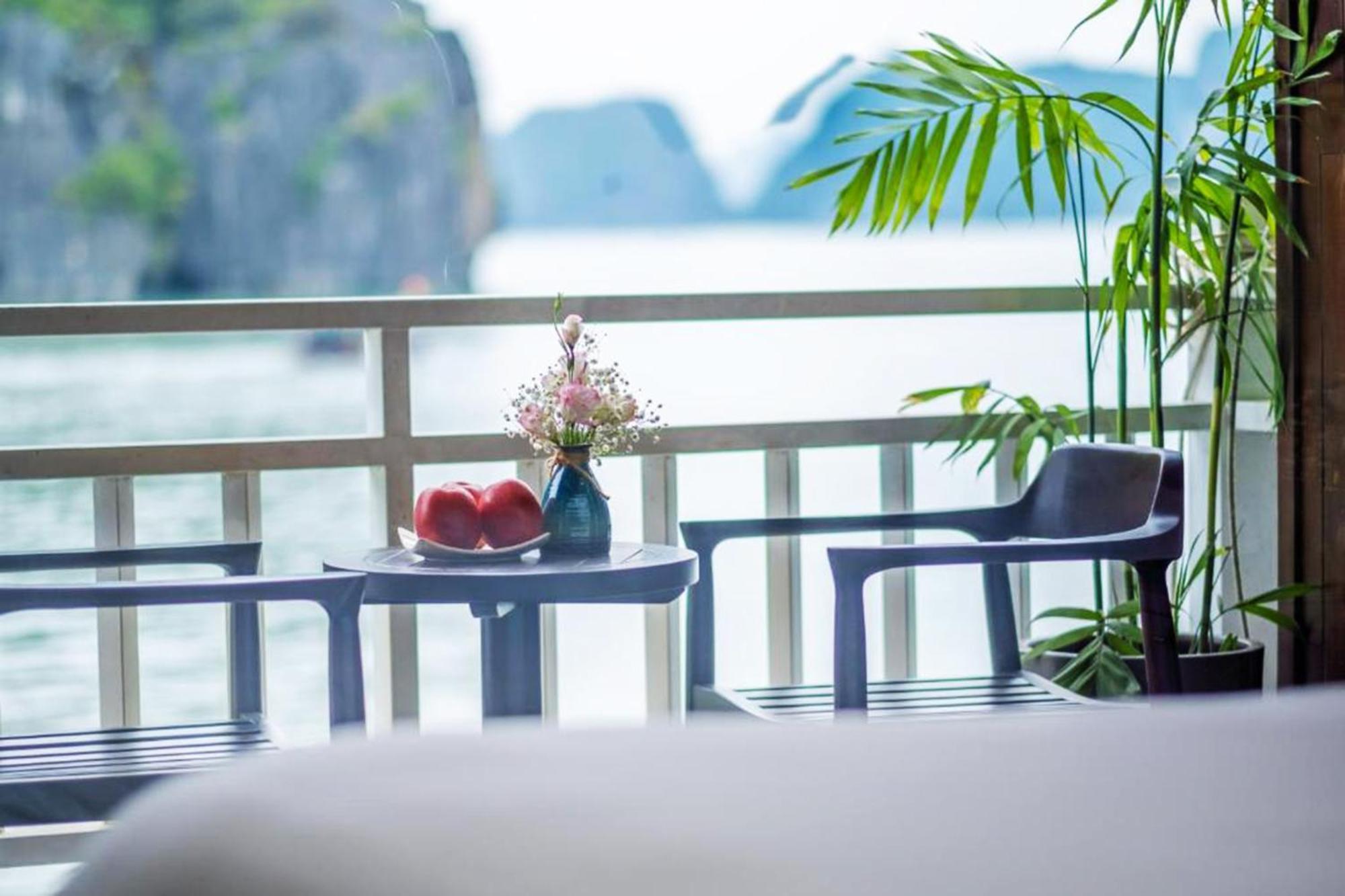 Halong Arcadia Cruise Hotel ฮาลอง ภายนอก รูปภาพ