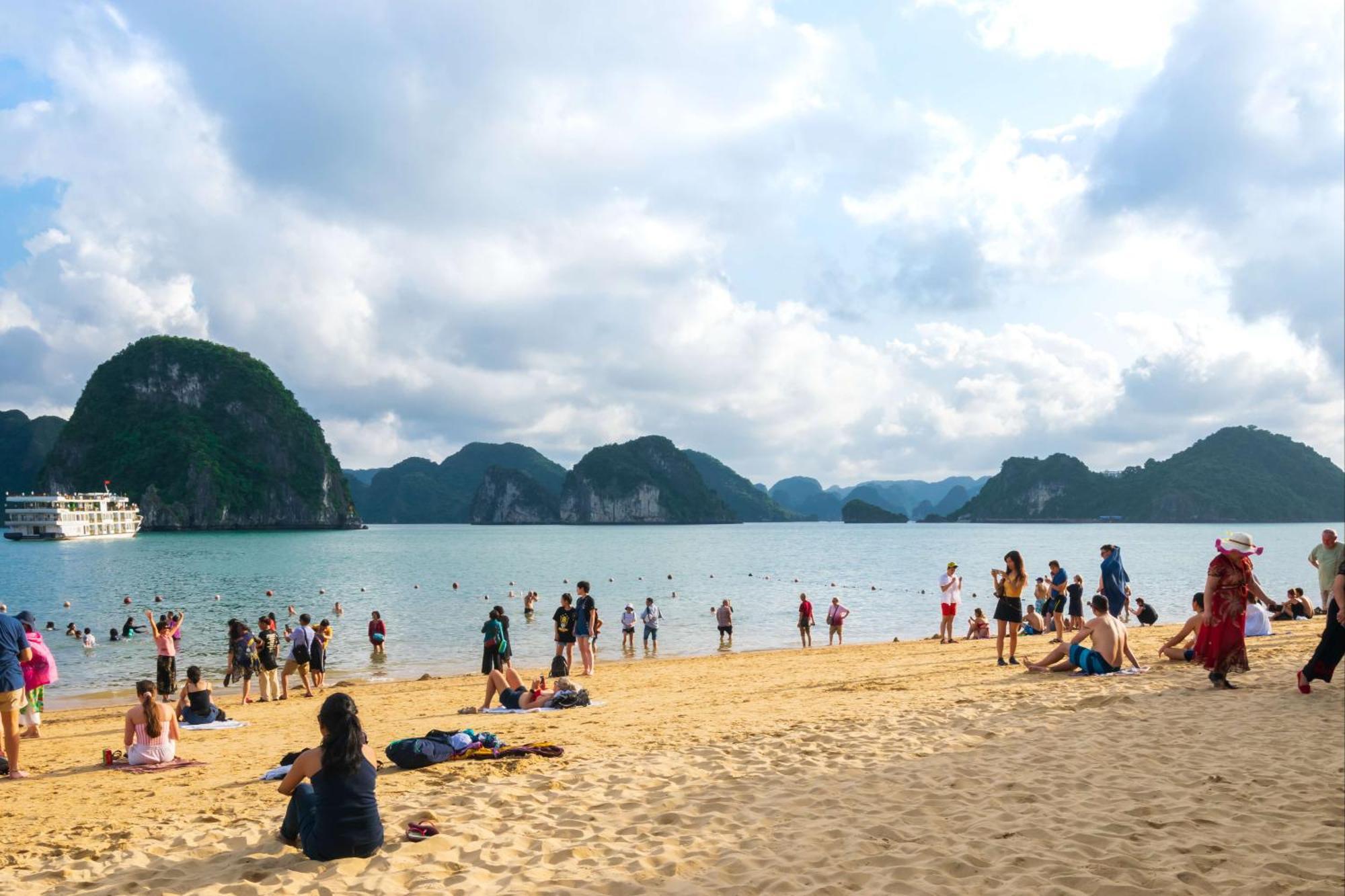 Halong Arcadia Cruise Hotel ฮาลอง ภายนอก รูปภาพ