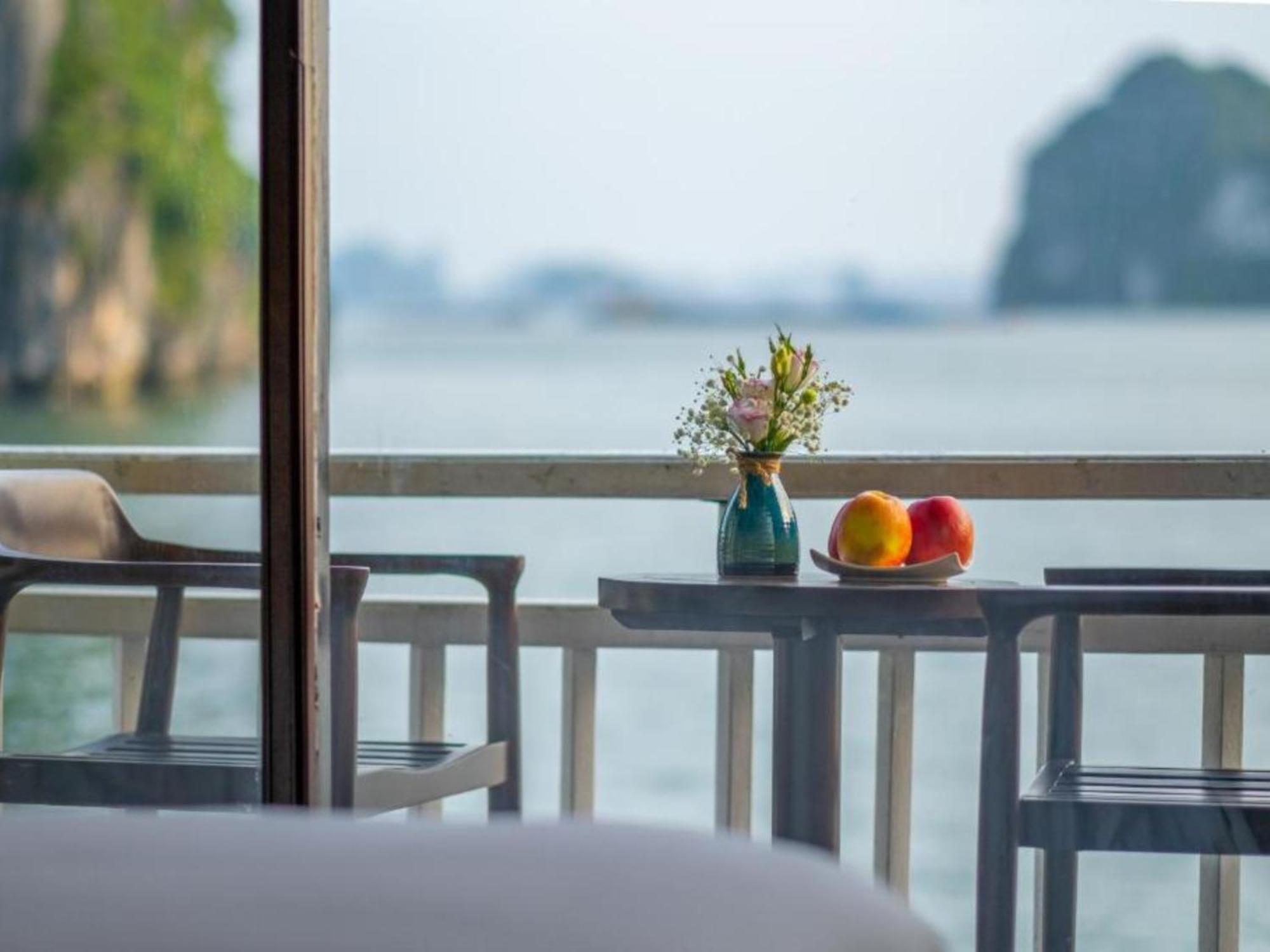 Halong Arcadia Cruise Hotel ฮาลอง ภายนอก รูปภาพ
