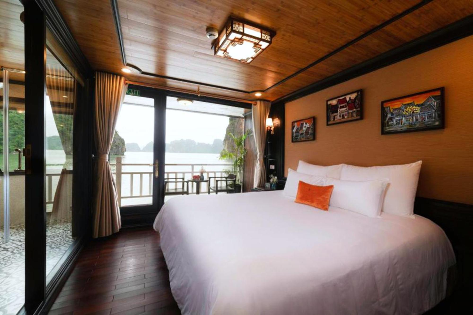 Halong Arcadia Cruise Hotel ฮาลอง ภายนอก รูปภาพ