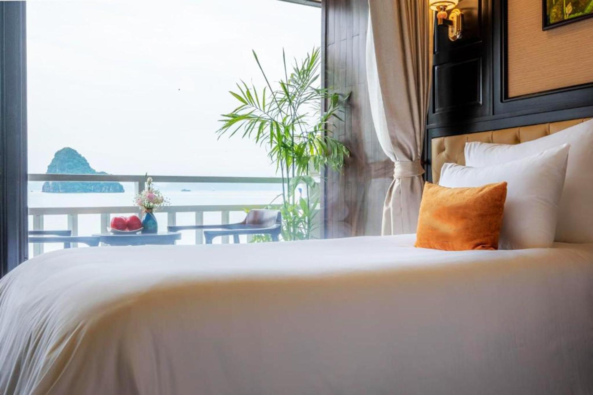 Halong Arcadia Cruise Hotel ฮาลอง ภายนอก รูปภาพ