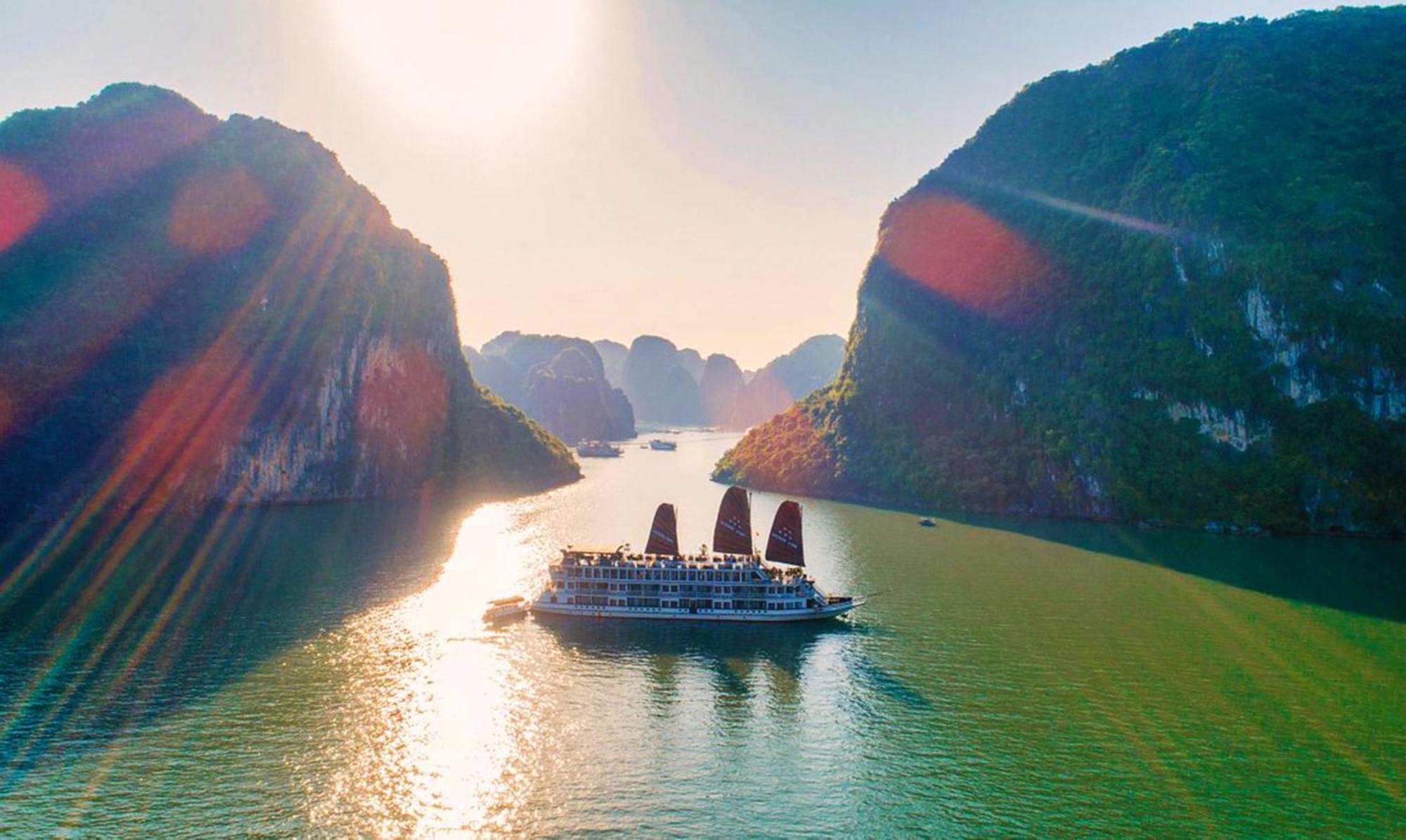 Halong Arcadia Cruise Hotel ฮาลอง ภายนอก รูปภาพ