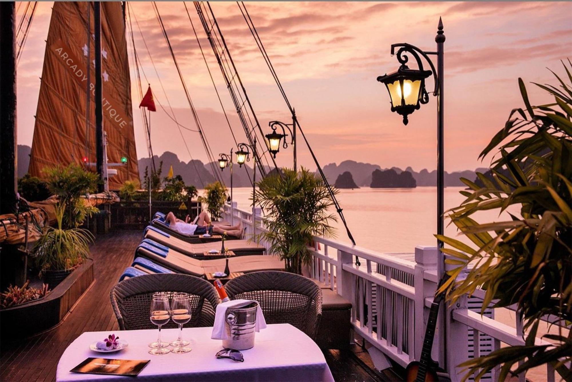 Halong Arcadia Cruise Hotel ฮาลอง ภายนอก รูปภาพ