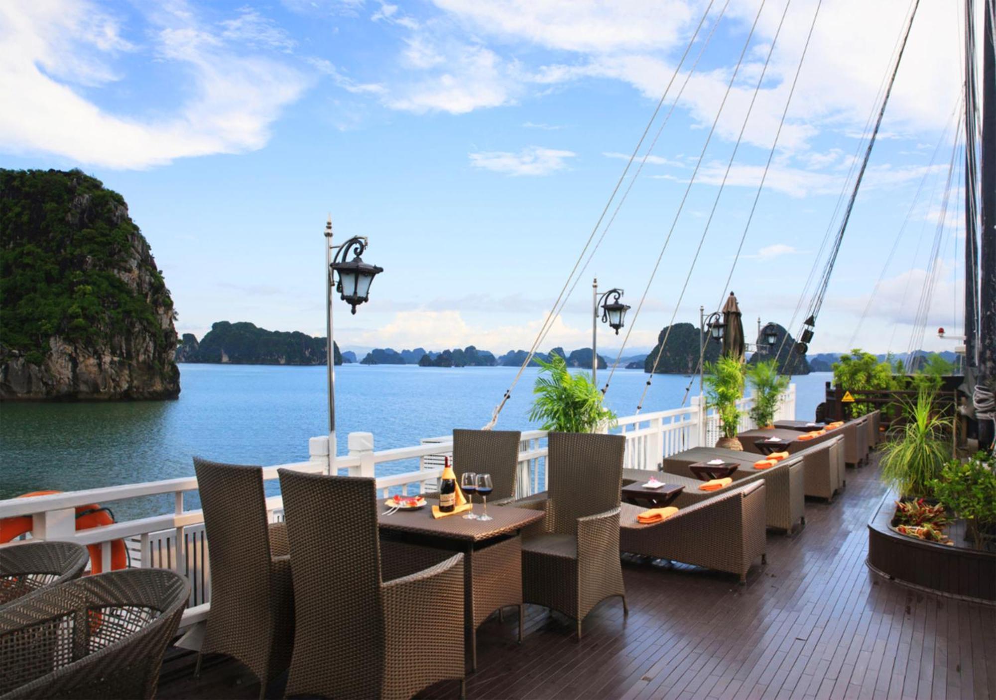 Halong Arcadia Cruise Hotel ฮาลอง ภายนอก รูปภาพ