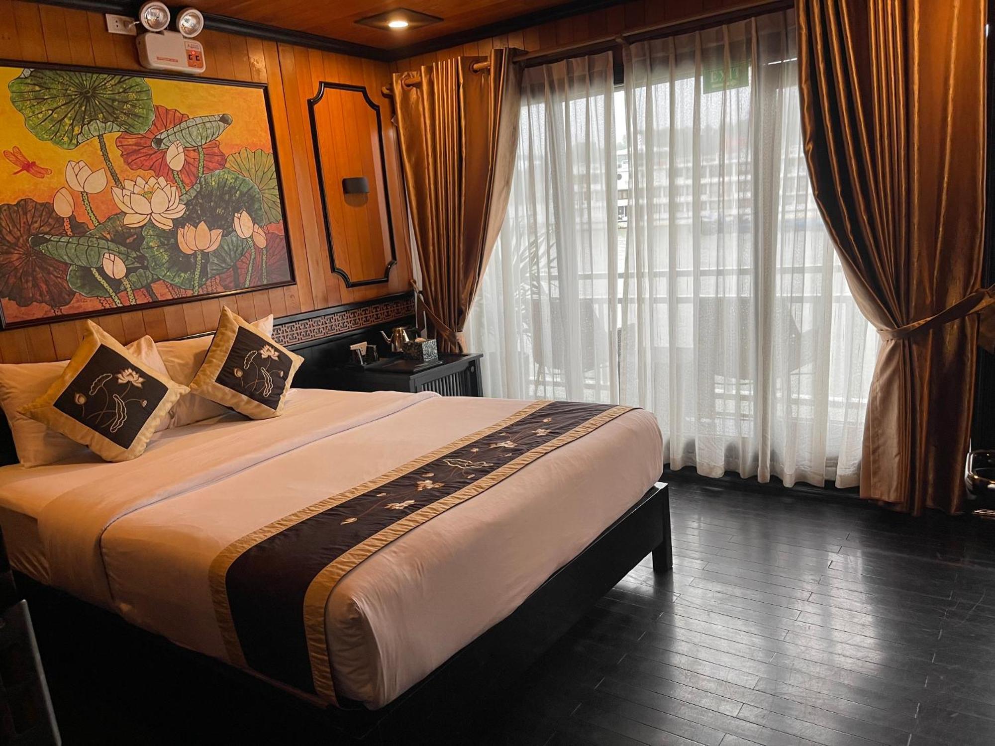 Halong Arcadia Cruise Hotel ฮาลอง ภายนอก รูปภาพ